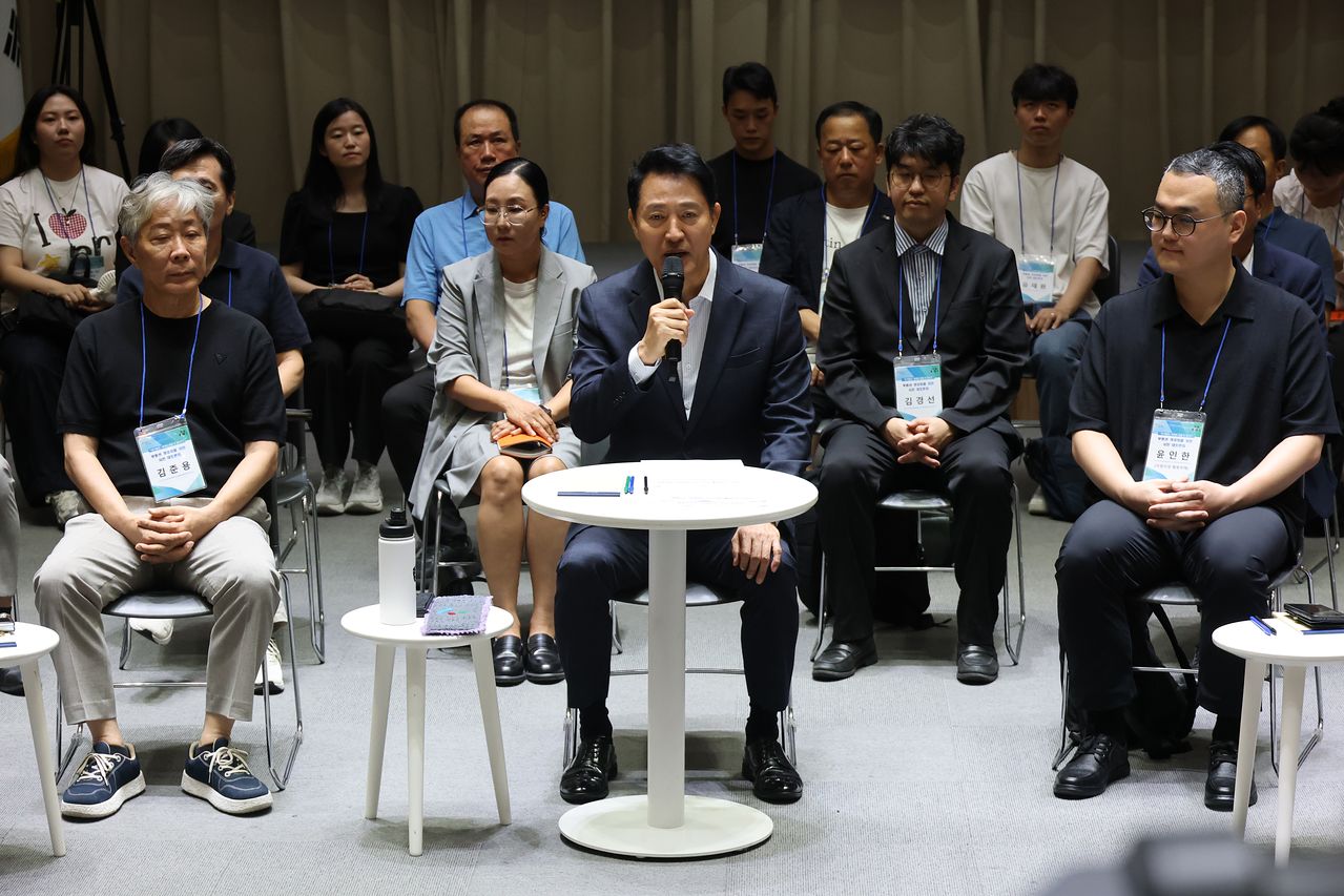 오세훈 서울시장이 6일 서울시청에서 열린 '부동산 정상화를 위한 시민 대토론회'에서 발언하고 있다. 연합뉴스