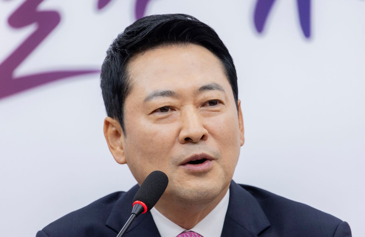 국민의힘 장동혁 대표가 6일 국회에서 열린 최고위원회의에서 발언하고 있다. 연합뉴스