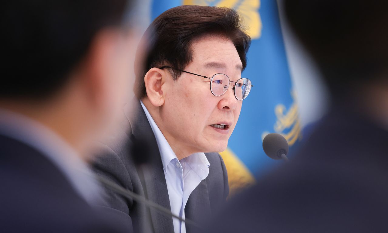 이재명 대통령이 5일 청와대 영빈관에서 열린 행정안전부, 법무부, 국무조정실, 법제처, 인사혁신처 2차 업무보고에서 발언을 하고 있다. [사진 청와대통신사진기자단]