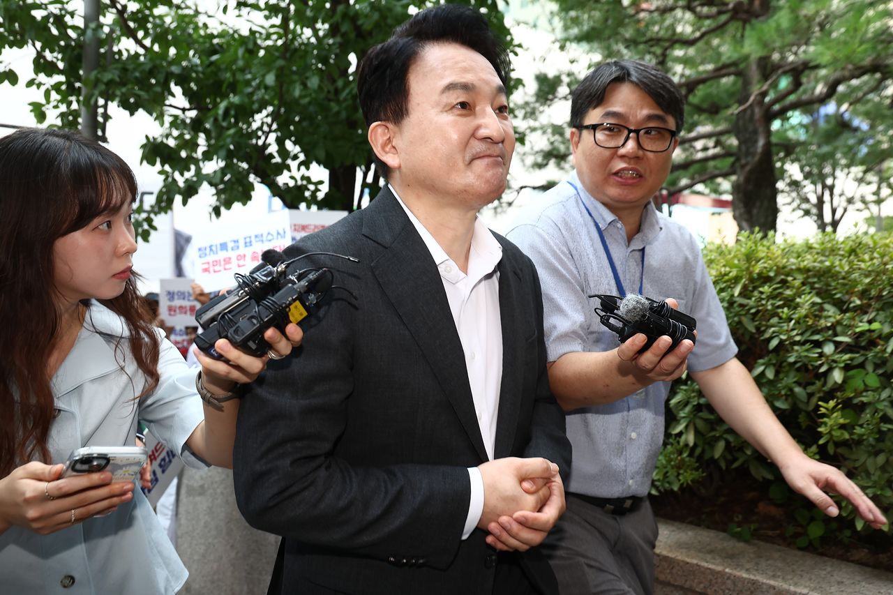 원희룡 전 국토교통부 장관이 6일 2차 종합특검 사무실에 출석하고 있다. 뉴스1