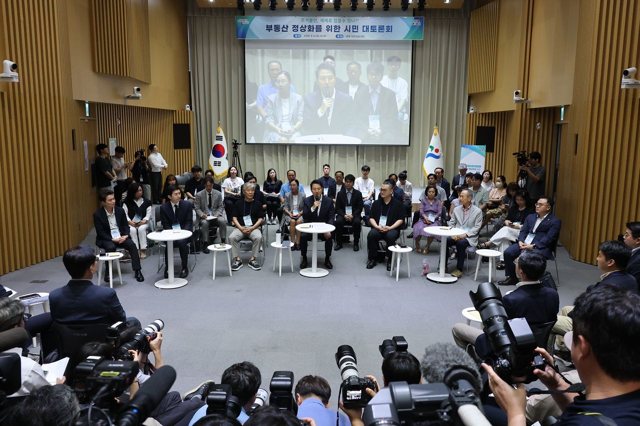 오세훈 서울시장이 6일 서울시청에서 열린 '부동산 정상화를 위한 시민 대토론회'에서 발언하고 있다. [연합뉴스]