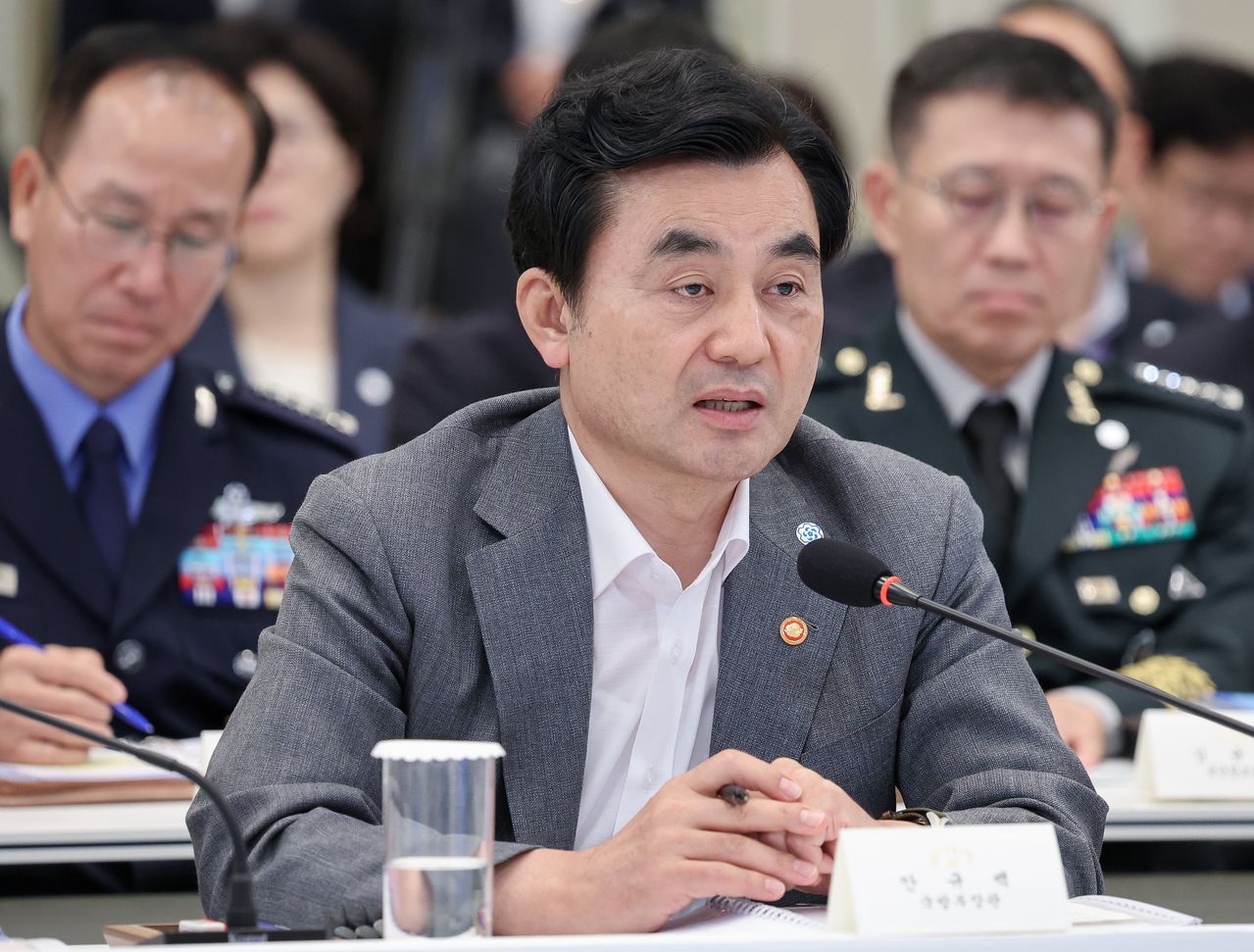 안규백 국방부 장관이 5일 청와대 영빈관에서 열린 이재명 대통령 주재 부처 업무보고에서 보고하고 있다. 연합뉴스