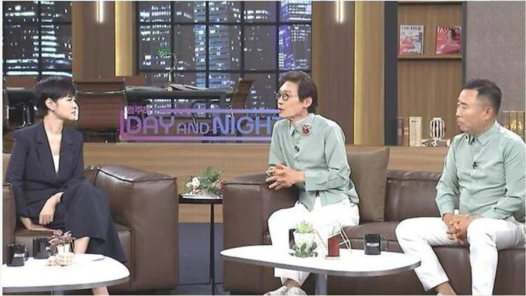 과거 인기 개그맨으로 활동하던 황기순씨(맨 오른쪽)가 8일 MBN ‘김주하의 데이앤나잇’ 방송에서 도박에 중독돼 전 재산을 날린 과거를 털어놓는다. 사진 MBN