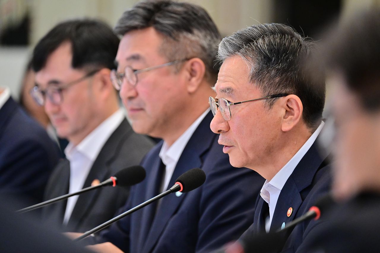 정성호 법무부 장관이 5일 청와대 영빈관에서 열린 이재명 대통령 주재 부처 업무보고에서 보고하고 있다. 청와대사진기자단