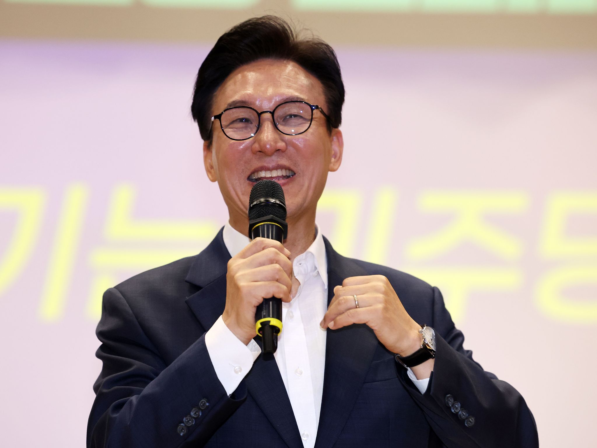 김민석 더불어민주당 당대표 후보가 지난 5일 오후 서울 여의도 국회 의원회관에서 열린 ‘서울지역 당원 김민석 후보 필승 결의대회’에서 발언을 하고 있다. 뉴스1