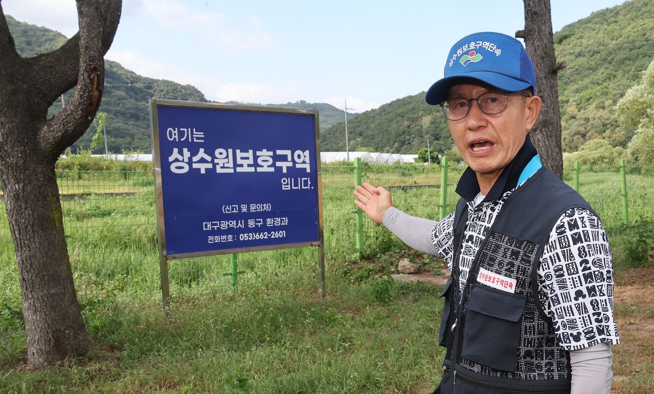대구 동구청 소속 상수원보호구역 감시원 서정배(65)씨가 5일 근무지인 공산댐상수원 보호구역 순찰을 돌고 있다. 송봉근 객원기자