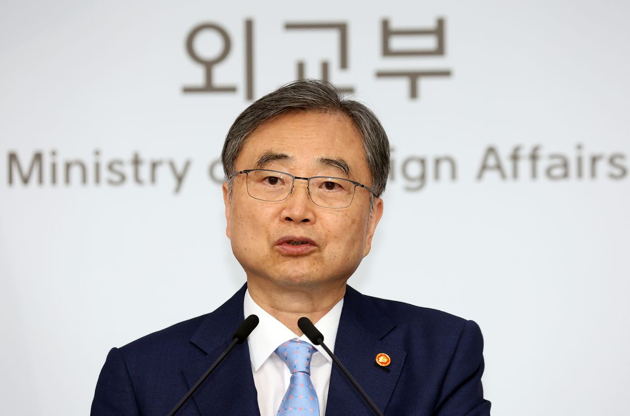 조현 외교부 장관이 5일 오후 서울 종로구 정부서울청사 별관에서 업무보고 사후 브리핑을 하고 있다. 뉴스1