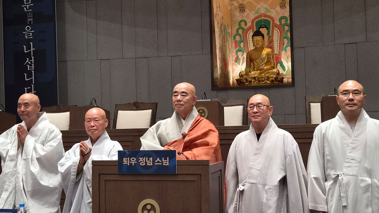 6일 정념 스님(가운데)과 선거 캠프 관계자들이 조계종 총무원장 선거 출마 선언을 했다. 백성호 기자 