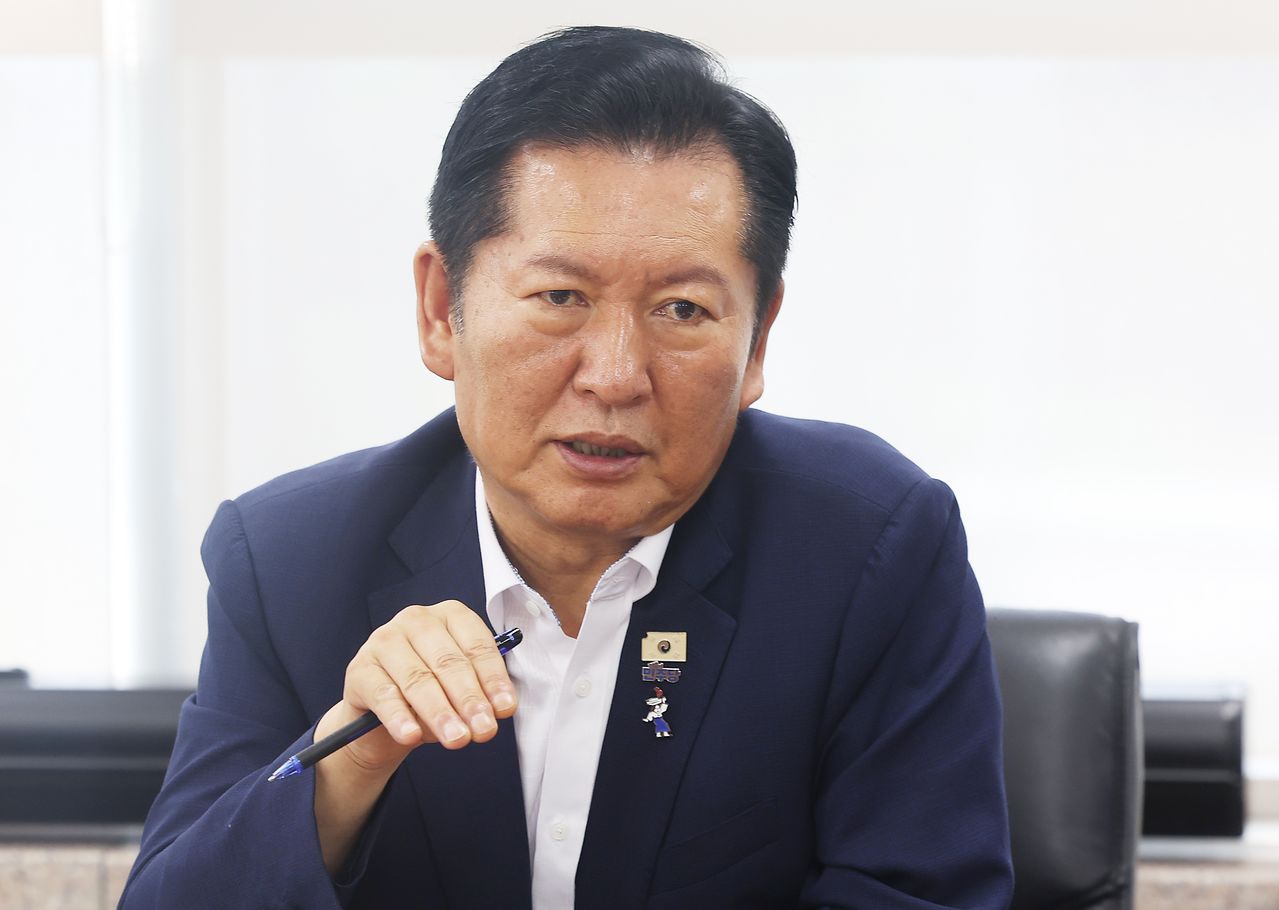 정청래 더불어민주당 당 대표 후보가 6일 경기도 수원시 권선구 한국노총 경기지역본부에서 열린 정책간담회에서 발언하고 있다. 연합뉴스