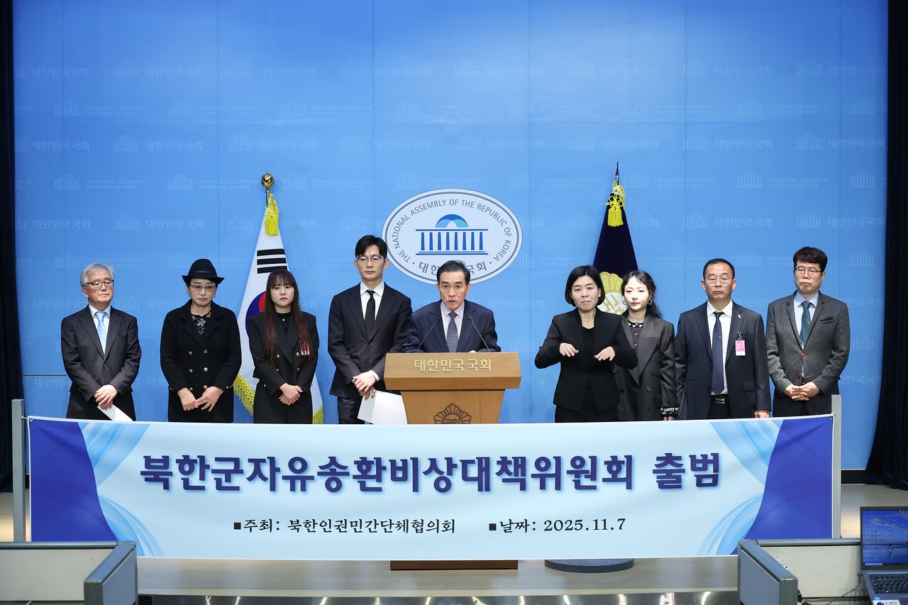 태영호 우크라이나 포로 북한군 자유송환 비대위원장이 지난해 11월 7일 오전 서울 여의도 국회 소통관에서 열린 우크라이나 포로 북한군 자유송환 비상대책위원회 결성 관련 기자회견에서 발언을 하고 있다. 뉴시스