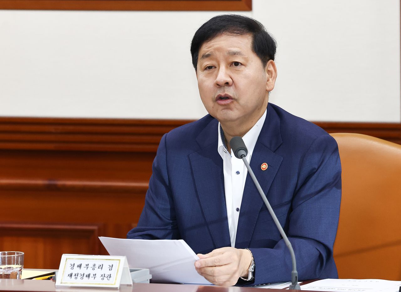 구윤철 부총리 겸 재정경제부 장관이 지난달 31일 서울 종로구 정부서울청사에서 열린 비상경제본부회의 겸 경제관계장관회의 겸 민생물가 특별관리 관계장관 TF에서 모두발언을 하고 있다. 뉴스1