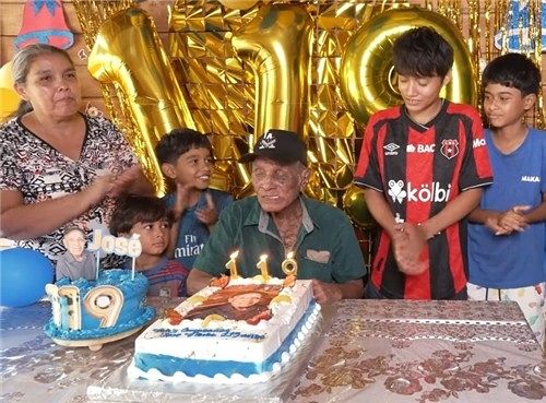 119세 생일을 맞은 코스타리카 거주자 호세 플로레스. 사진 온라인 캡처