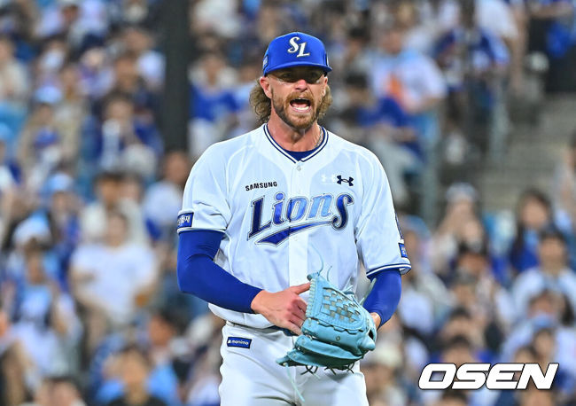 [OSEN=대구, 이석우 기자] 18일 대구삼성라이온즈파크에서 2026 신한 SOL KBO 리그 삼성 라이온즈와 롯데 자이언츠의 경기가 열렸다. 홈팀 삼성은 페덱이, 방문팀 롯데는 나균안이 선발 출전했다. 삼성 라이온즈 선발 투수 페덱이 6회초 2사 1루 롯데 자이언츠 고승민을 삼진으로 잡고 첫 등판을 마무리하며 포효하고 있다. 2026.07.18 / foto0307@osen.co.kr