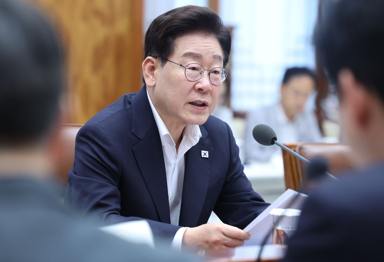 이재명 대통령이 10일 청와대에서 열린 메가프로젝트 2차 민관합동 점검회의에서 발언하고 있다. 뉴스1