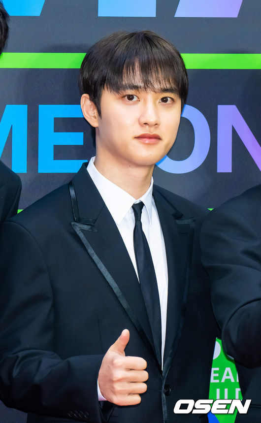 [OSEN=박준형 기자] 2025 멜론뮤직어워드(MMA2025)가 20일 오후 서울 고척스카이돔에서 진행됐다. 이날 행사에는 지드래곤(G-DRAGON), 박재범, 10CM, 지코, 엑소(EXO), 우즈(WOODZ), 제니(JENNIE), 에스파(aespa), 아이브(IVE), 한로로, 보이넥스트도어(BOYNEXTDOOR), 라이즈(RIIZE), 플레이 브(PLAVE), 엔시티 위시(NCT WISH), 아일릿(ILLIT), 하츠투하츠(Hearts2Hearts), 키키(Kiki), 올데 이 프로젝트(ALLDAY PROJECT), 아이딧(IDID), 알파드라이브원(ALPHA DRIVE ONE) 등 초호화 아티스트 라인업으로 꾸려졌다. 그룹 엑소 도경수가 포즈를 취하고 있다.   2025.12.20 / soul1014@osen.co.kr
