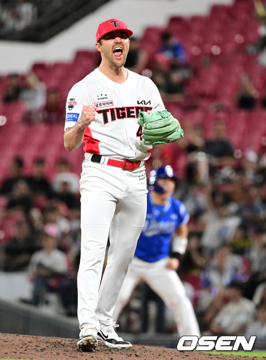 [OSEN=광주, 지형준 기자] 12일 광주-기아 챔피언스필드에서 2026 신한 SOL KBO리그 KIA 타이거즈와 삼성 라이온즈의 경기가 열렸다.KIA는 제임스 네일, 삼성은 오스틴 보스를 선발로 내세웠다.6회초 2사 1루에서 KIA 네일이 삼성 전병우를 삼진 처리하며 포효하고 있다. 2026.08.12 / jpnews@osen.co.kr