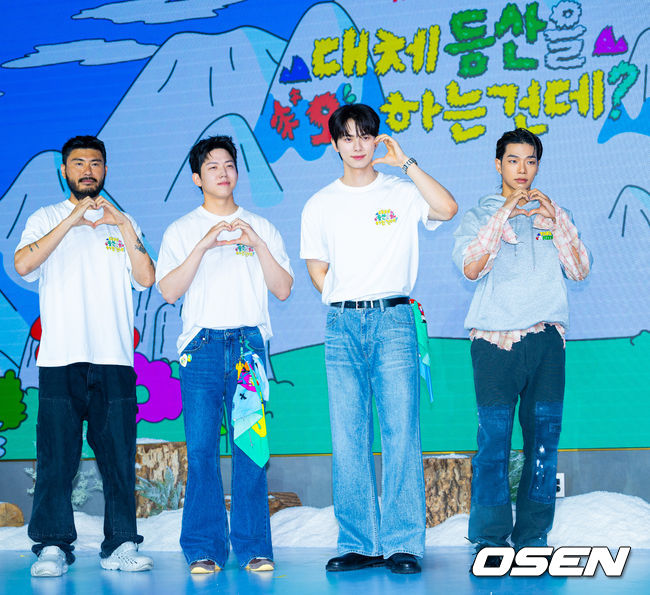 [OSEN=민경훈 기자] 넷플릭스 예능 '대체 등산을 왜 하는 건데?' 제작발표회가 12일 서울 마포구 호텔 나루 서울에서 열렸다.