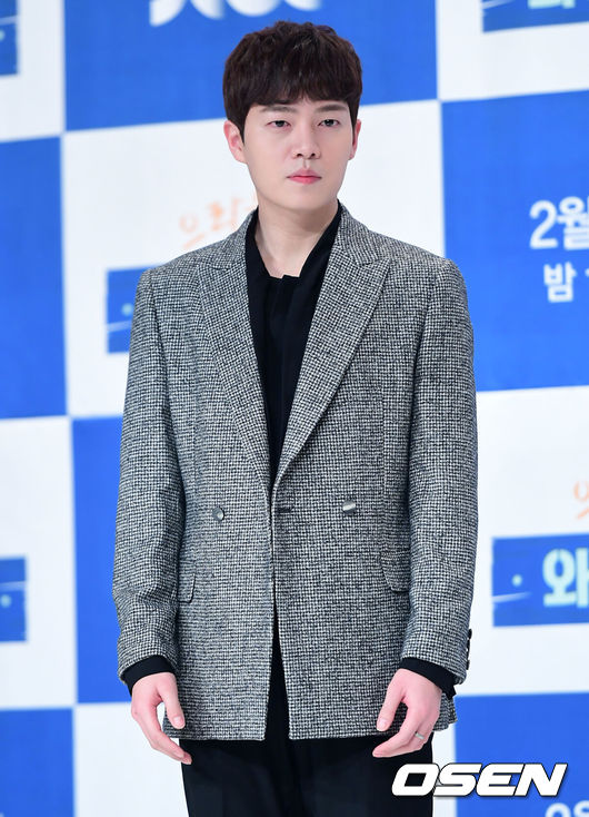 [OSEN=박재만 기자] JTBC 새 드라마 '으라차차 와이키키' 제작발표회가 5일 오후 서울 영등포구 타임스퀘어 아모리스홀에서 열렸다.배우 손승원이 포토타임을 갖고 있다. /pjmpp@osen.co.kr