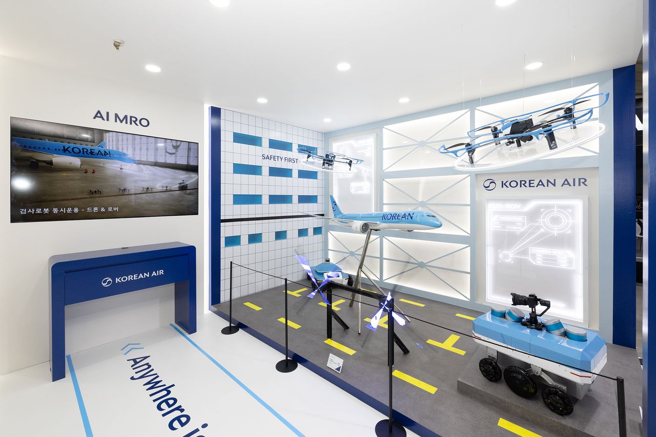‘2026 대한민국 드론·UAM 박람회’에 전시된 대한항공의 AI 항공 MRO(유지·보수·정비) 모형. 사진 대한항공