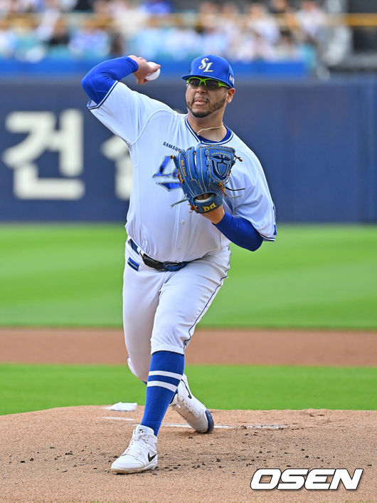 [OSEN=대구, 이석우 기자] 7일 대구삼성라이온즈파크에서 2026 신한 SOL KBO 리그 삼성 라이온즈와 LG 트윈스의 경기가 열렸다. 홈팀 삼성은 후라도가, 방문팀 LG는 톨허스트가 선발 출전했다. 삼성 라이온즈 선발 투수 후라도가 역투하고 있다. 2026.07.07 / foto0307@osen.co.kr