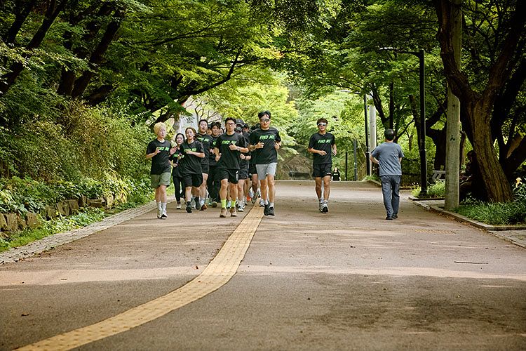 6개월간 여정을 시작한 파인드미 캠페이너와 러닝메이트들. 사진 멀츠 에스테틱스 코리아