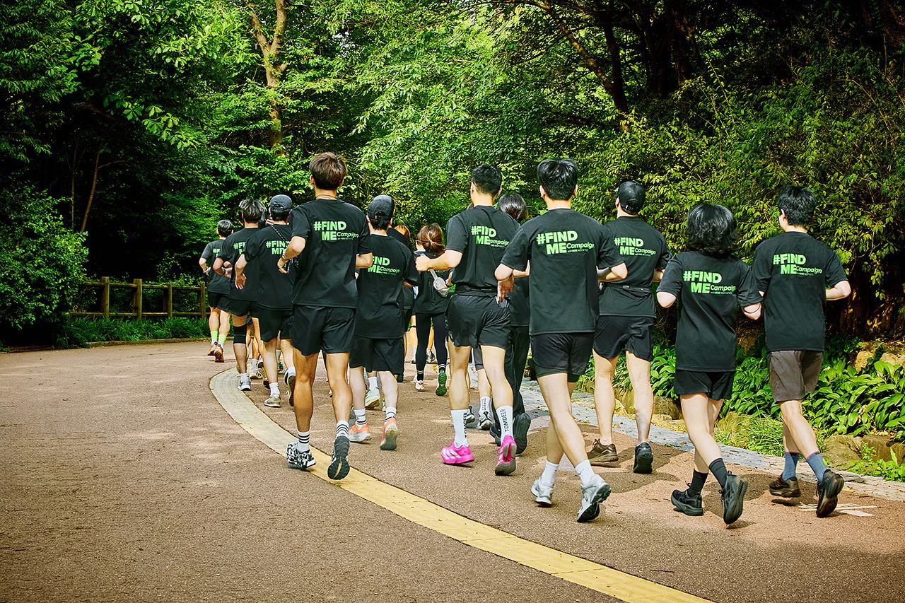 남산에서 트레일러닝을 함께하고 있는 자립준비청년들과 멀츠 에스테틱스 코리아 임직원 러닝메이트들. 사진 멀츠 에스테틱스 코리아