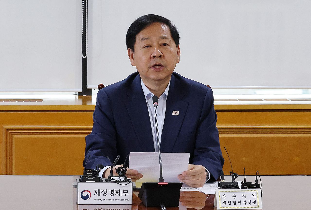 구윤철 부총리 겸 재정경제부 장관이 21일 서울 중구 은행회관에서 열린 시장상황점검회의에서 모두발언을 하고 있다. 뉴스1