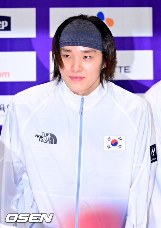 [OSEN=진천, 최규한 기자] 20일 오후 충북 진천 국가대표선수촌에서 ‘2026 아이치·나고야 아시안게임’ D-30 미디어데이가 열렸다.오는 9월 19일 일본 아이치현 나고야에서 막을 올리는 20번째 하계 아시안게임인 이번 대회는 10월 4일까지 16일간 펼쳐진다.수영 김우민이 인사를 전하고 있다. 2026.08.20 / dreamer@osen.co.kr