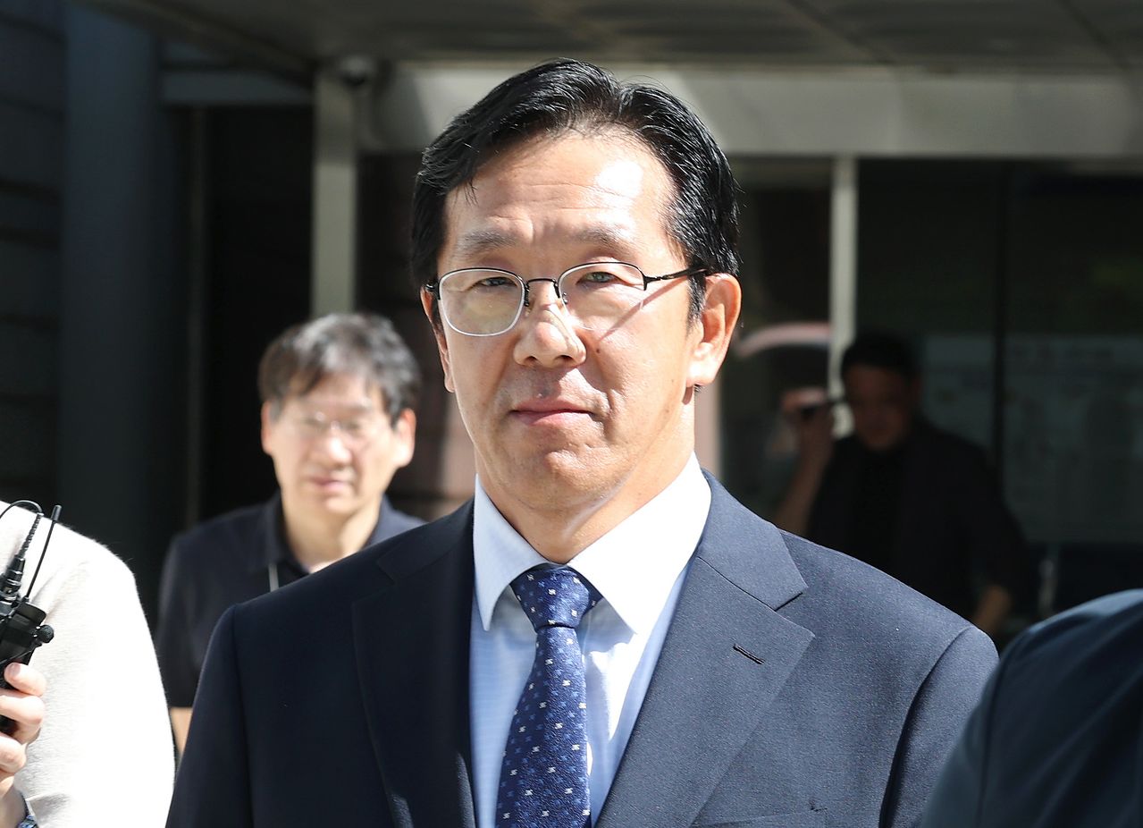  '채상병 순직 사건' 처리 과정에 관여한 의혹을 받는 황유성 전 방첩사령관이 지난 12일 서울 서초구 서울중앙지법에서 열린 구속 전 피의자 심문(영장실질심사)을 마친 뒤 나오고 있다. 연합뉴스