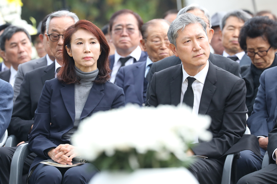 2023년 노태우 전 대통령 2주기 추모식에 참석한 장남 노재헌 동아시아문화재단 이사장과 노소영 아트센터 나비 관장. 연합뉴스