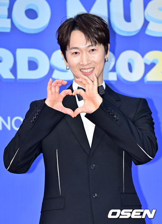 [OSEN=민경훈 기자] 16일 오후 서울 중구 장충동 장충체육관에서 '한터뮤직어워즈 2024' 레드카펫 행사가 열렸다.2일차인 이날 라이즈(RIIZE), LIGHTSUM(라잇썸), 8TURN(에잇턴), NCT WISH(엔시티 위시), 영탁, YOUNG POSSE(영파씨), EVNNE(이븐), 이승윤, 최예나, 허용별(허각, 신용재, 임한별), 김호영, 뮤지, 박미경, 소유, 이희진, 인순이, 장우혁, 제아, 황보 등이 참석했다.가수 장우혁이 포즈를 취하고 있다. 2025.02.16 / rumi@osen.co.kr