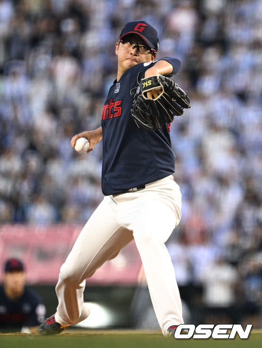 [OSEN=조은정 기자] KIA 카스트로 2026.08.23 /cej@osen.co.kr[OSEN=잠실, 조은정 기자]23일 서울 잠실야구장에서 2026 신한 SOL KBO리그 두산 베어스와 롯데 자이언츠의 경기가 열렸다.두산은 곽빈, 롯데는 박세웅이 선발로 나섰다.1회말 롯데 선발 박세웅이 역투하고 있다.  2026.08.23 /cej@osen.co.kr
