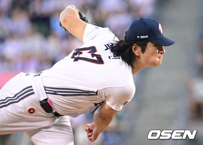 [OSEN=조은정 기자] KIA 카스트로 2026.08.23 /cej@osen.co.kr[OSEN=잠실, 조은정 기자]23일 서울 잠실야구장에서 2026 신한 SOL KBO리그 두산 베어스와 롯데 자이언츠의 경기가 열렸다.두산은 곽빈, 롯데는 박세웅이 선발로 나섰다.1회초 두산 선발 곽빈이 역투하고 있다.  2026.08.23 /cej@osen.co.kr