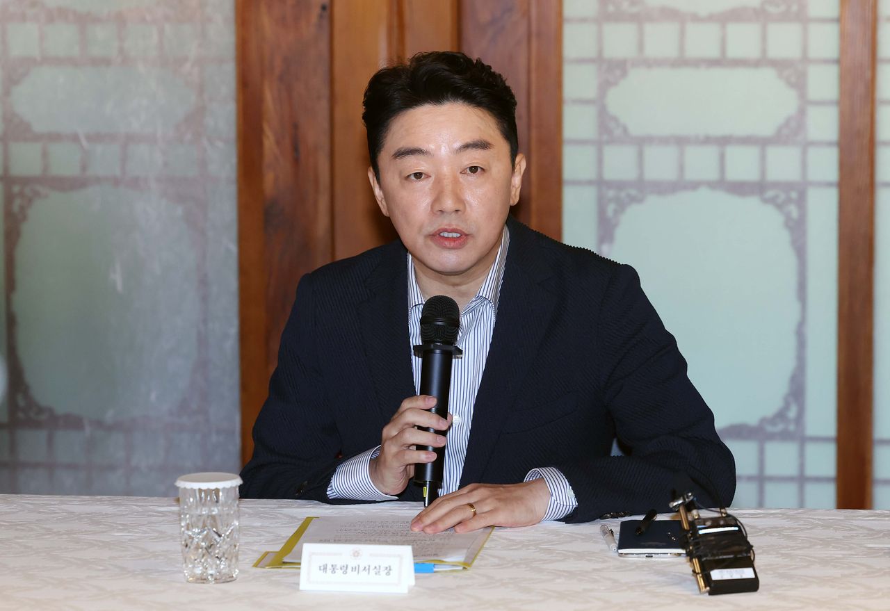 강훈식 대통령비서실장이 23일 서울 종로구 총리공관에서 열린 고위당정협의회에서 인사말을 하고 있다. 김경록 기자