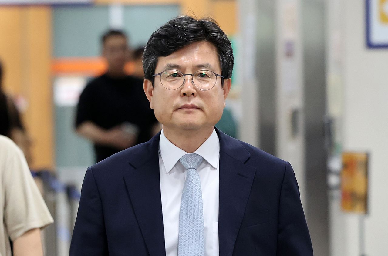 12·3 비상계엄 당시 사후 계엄선포문을 작성한 혐의를 받는 강의구 전 대통령실 부속실장이 지난 5월 28일 오후 서울 서초구 서울중앙지방법원에서 열린 허위 공문서 작성, 공용물 손상, 대통령기록물에 관한 법률 위반 등 사건 1심 선고기일에 출석하고 있다. 뉴스1