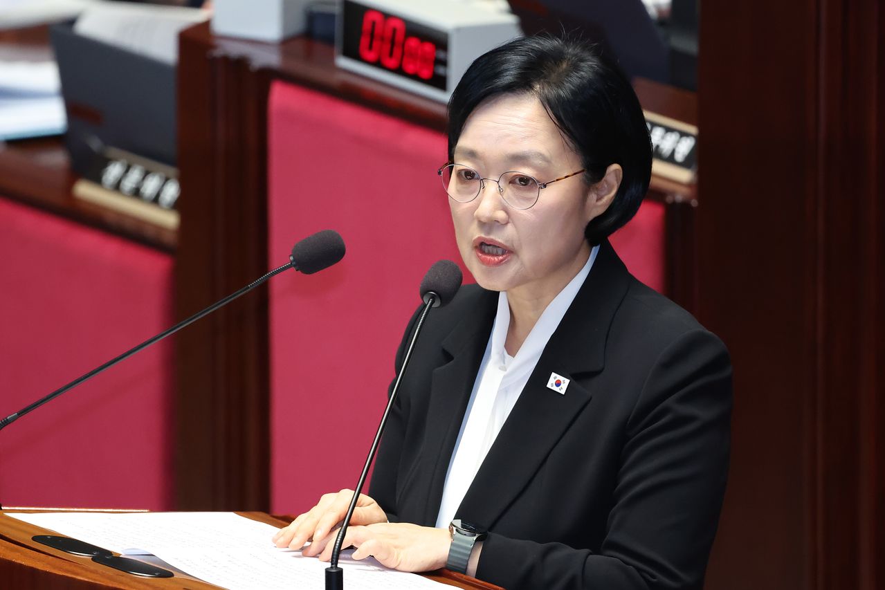 한성숙 국무총리가 24일 서울 여의도 국회에서 열린 예산결산특별위원회 전체회의에서 발언하고 있다. 뉴스1