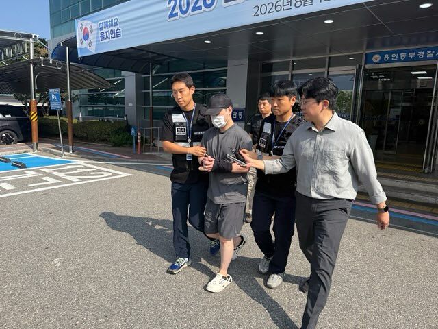 A씨가 용인동부경찰서를 나서는 모습. 연합뉴스