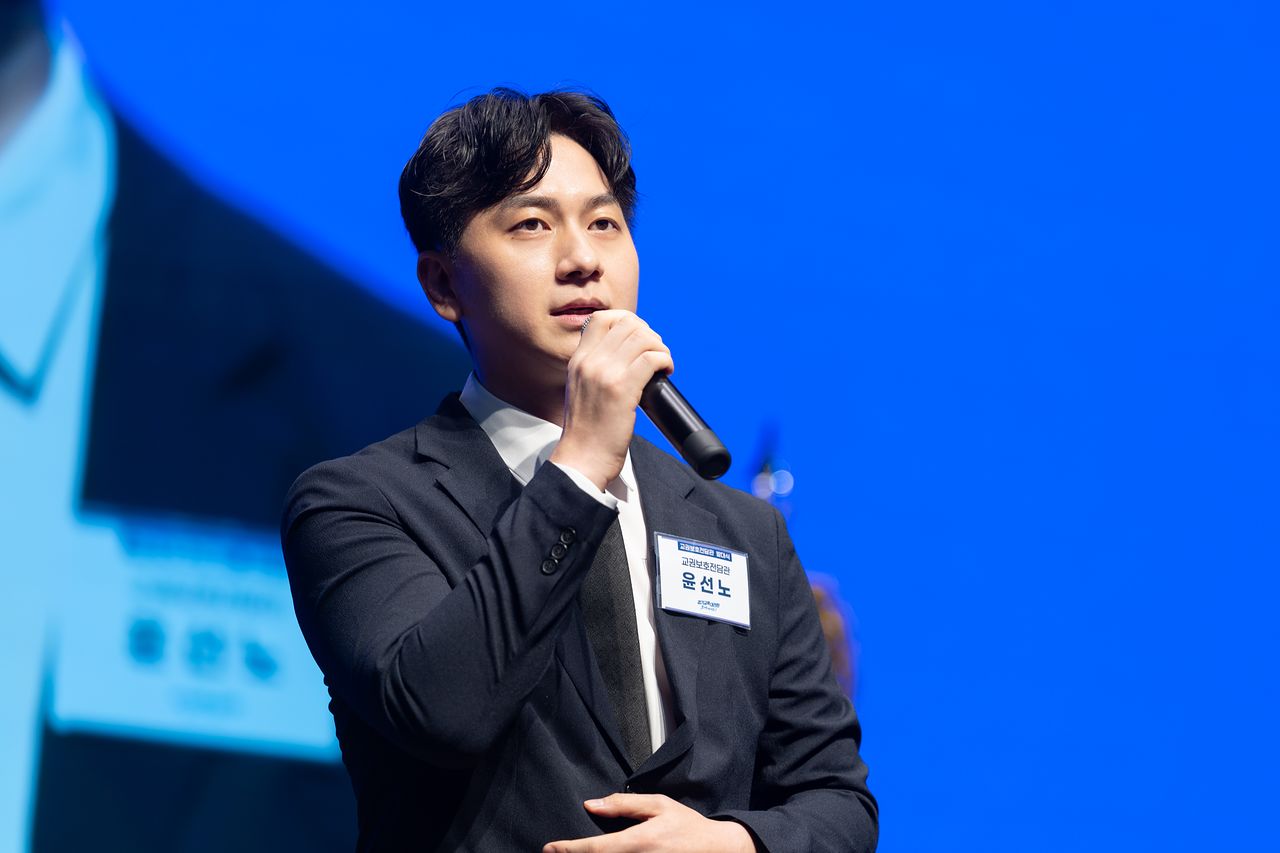 지난 22일 열린 교권보호전담관 발대식에서 윤선노 교권보호전담관이 소감을 말하고 있다. 사진 경기도교육청