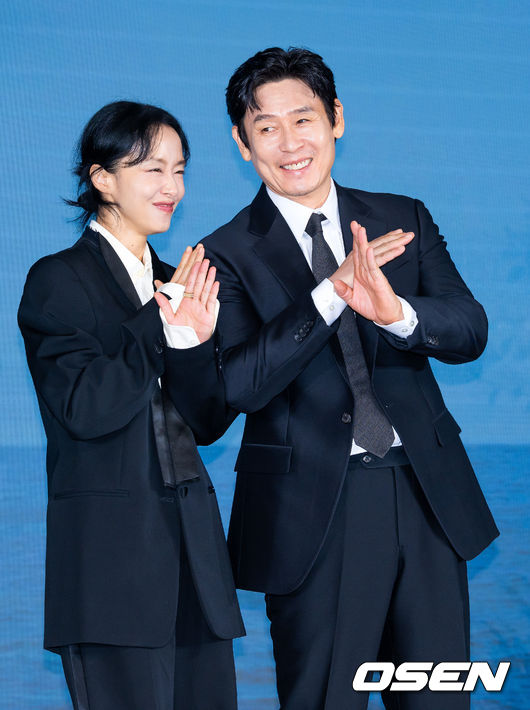 [OSEN=민경훈 기자] 25일 서울 마포구 호텔 나루 서울 엠갤러리에서 넷플릭스 영화 ‘가능한 사랑’ 제작보고회가 열렸다.