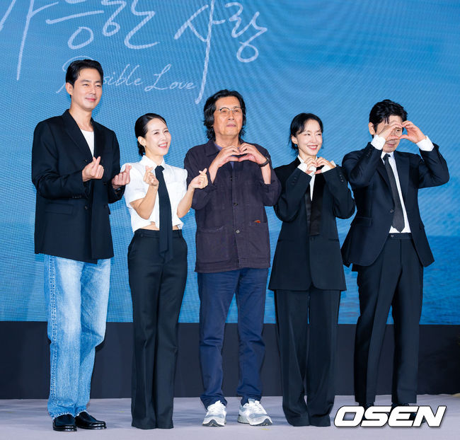 [OSEN=민경훈 기자] 25일 서울 마포구 호텔 나루 서울 엠갤러리에서 넷플릭스 영화 ‘가능한 사랑’ 제작보고회가 열렸다.