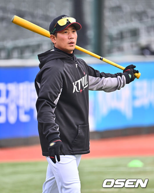 [OSEN=부산, 이석우 기자] KT 위즈 박경수 코치 149 2025.03.28 / foto0307@osen.co.kr