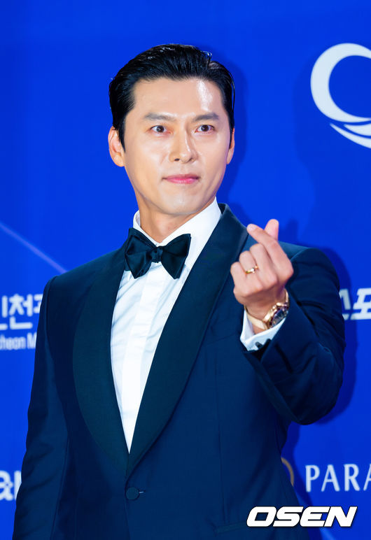 [OSEN=인천, 민경훈 기자] 제5회 청룡시리즈어워즈 레드카펫 및 포토월 행사가 31일 인천 파라다이스시티에서 열렸다.청룡시리즈어워즈는 2022년 대한민국 최초로 시도된 오리지널 스트리밍 시리즈를 대상으로 하는 시상식이다. 사회는 전현무와 임윤아로 5년 연속 호흡을 맞춘다.배우 현빈이 레드카펫을 밟고 있다. 2025.07.31 / rumi@osen.co.kr