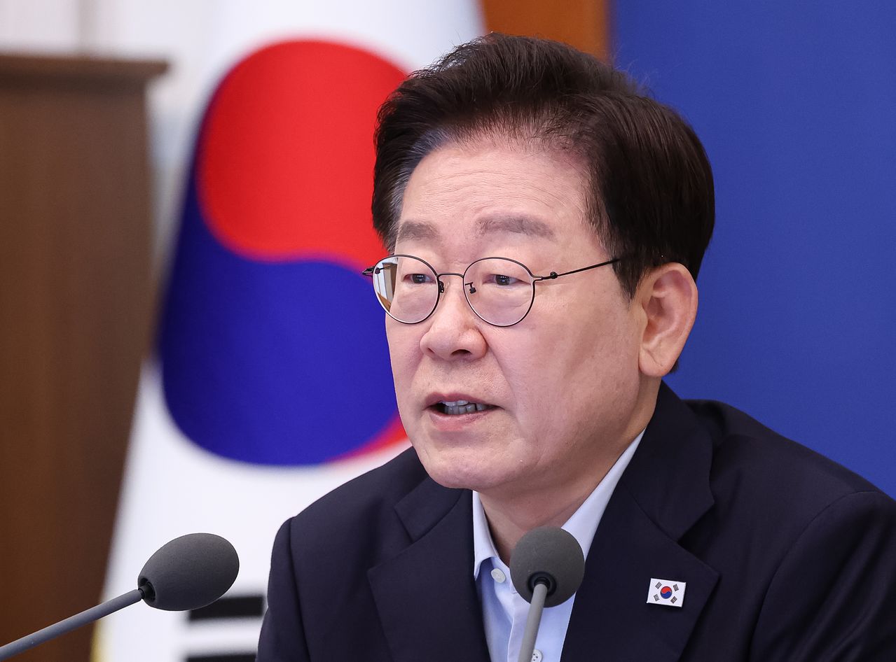 이재명 대통령이 25일 청와대에서 열린 국무회의에서 발언을 하고 있다. 뉴스1