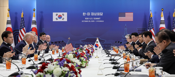 지난해 10월 29일 경북 경주박물관에서 한미 정상회담을 진행하는 이재명 대통령과 도널드 트럼프 미국 대통령. 대통령실통신사진기자단, 연합뉴스