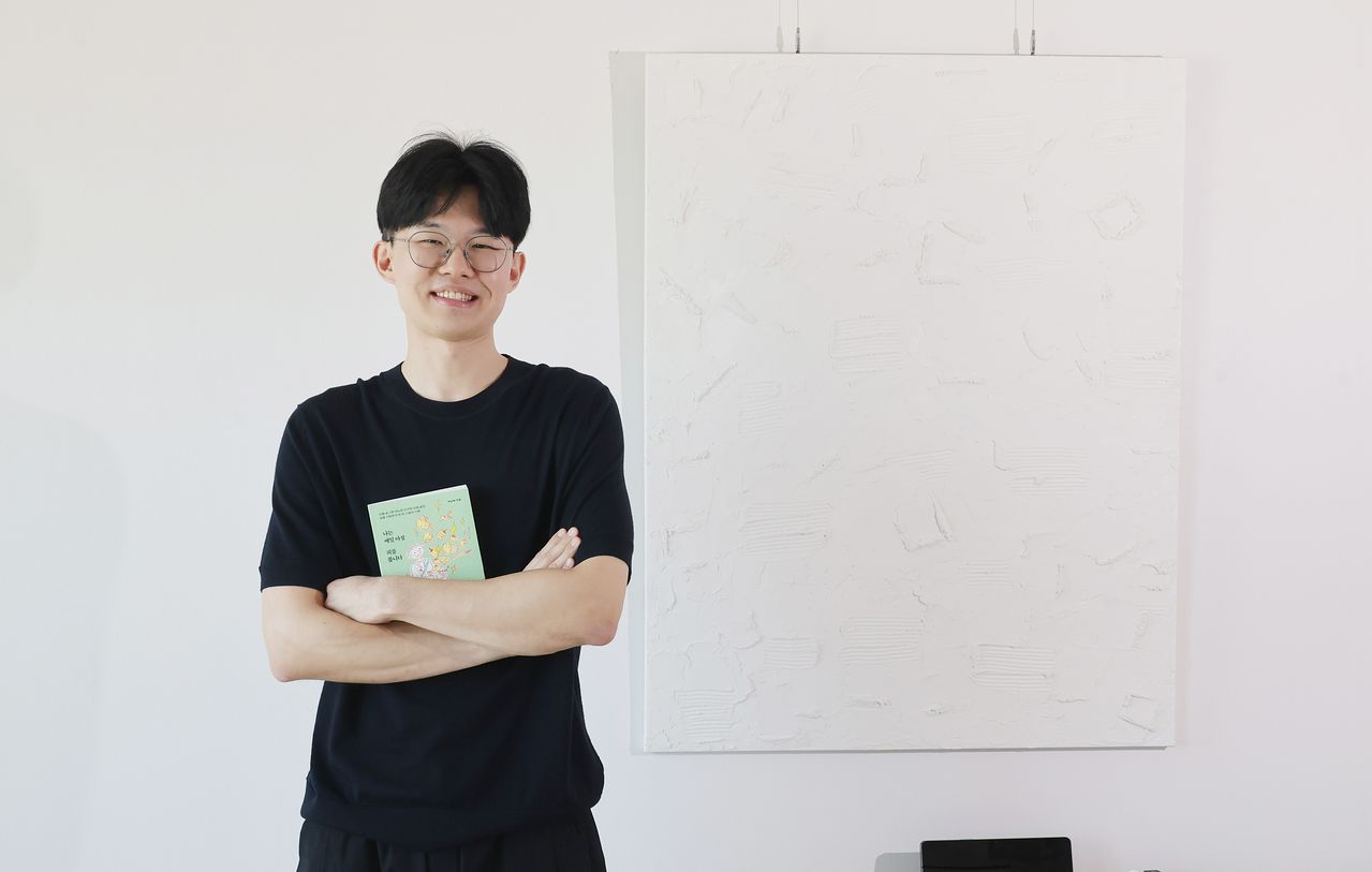 박상욱 약사는 아홉 살에 1형 당뇨를 진단받았다. 당뇨를 받아들이기까지 겪은 수많은 시행착오와 경험을 담아 최근 『나는 매일 아침 피를 봅니다』를 펴냈다. 송봉근 객원기자