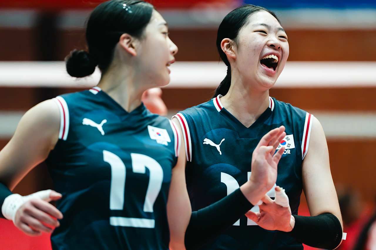 17세 이하 대표팀에서 활약한 최민주(오른쪽). 사진 국제배구연맹