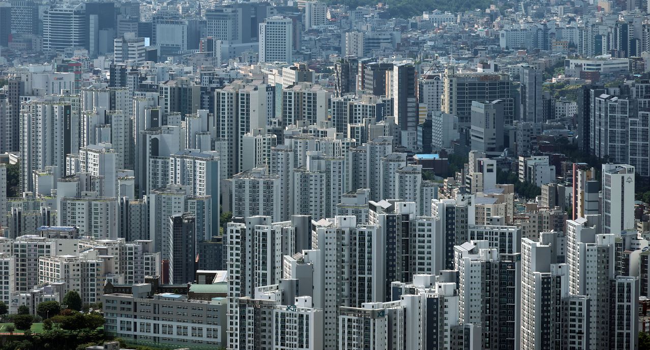 지난 23일 서울 시내 아파트 밀집 지역 모습. 연합뉴스.