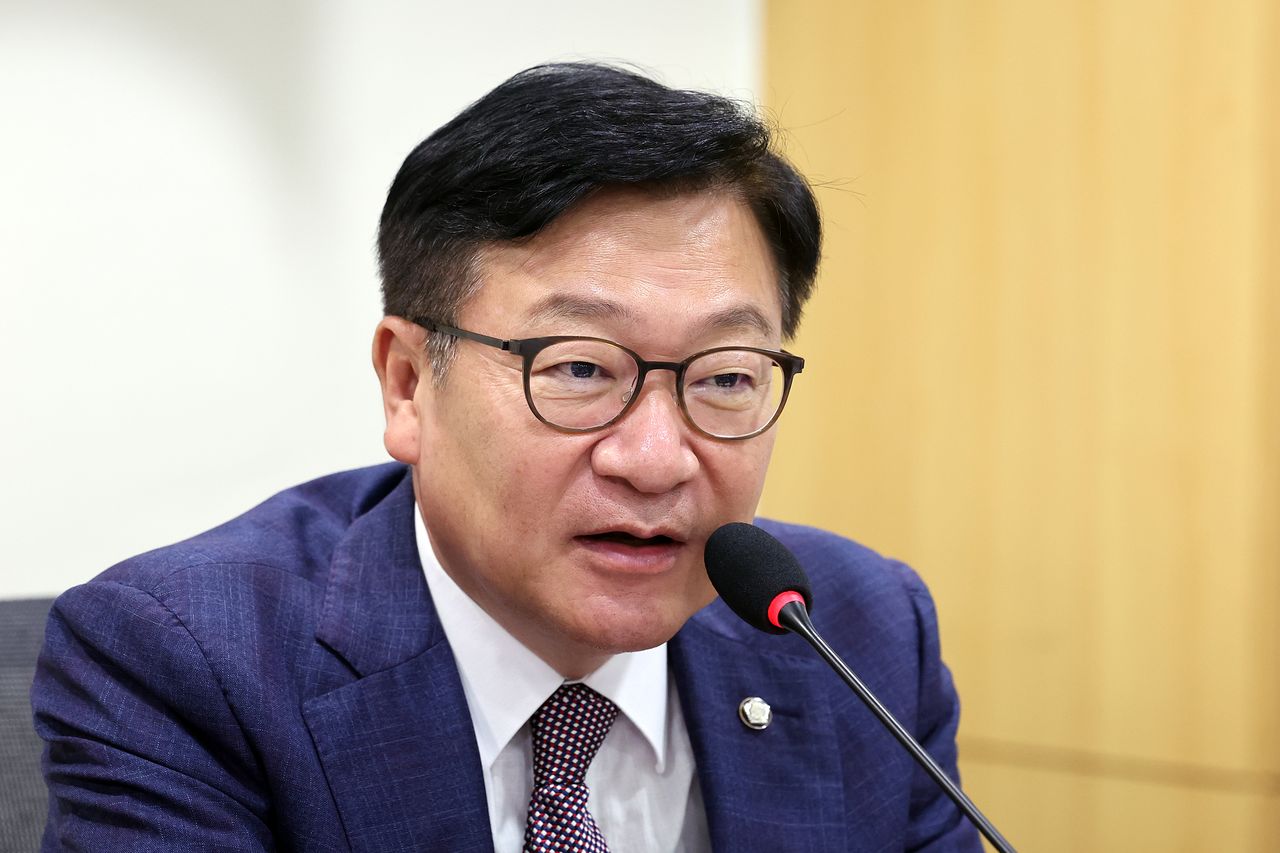정점식 국민의힘 원내대표가 25일 오후 서울 여의도 국회 의원회관에서 열린 청년 고용절벽과 기회 양극화 해소 방안 토론회에서 축사를 하고 있다. 뉴스1