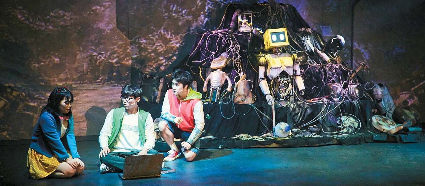 미래엔 아이세움의 ‘살아남기’ 시리즈를 원작으로 한 뮤지컬 ‘AI세계에서 살아남기’ 공연 장면. [사진 미래엔]