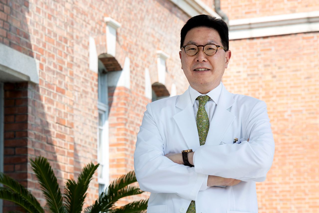 백남종 서울대병원장이 7일 오후 서울대학교병원에서 중앙일보와 인터뷰를 하고 있다. 장진영 기자